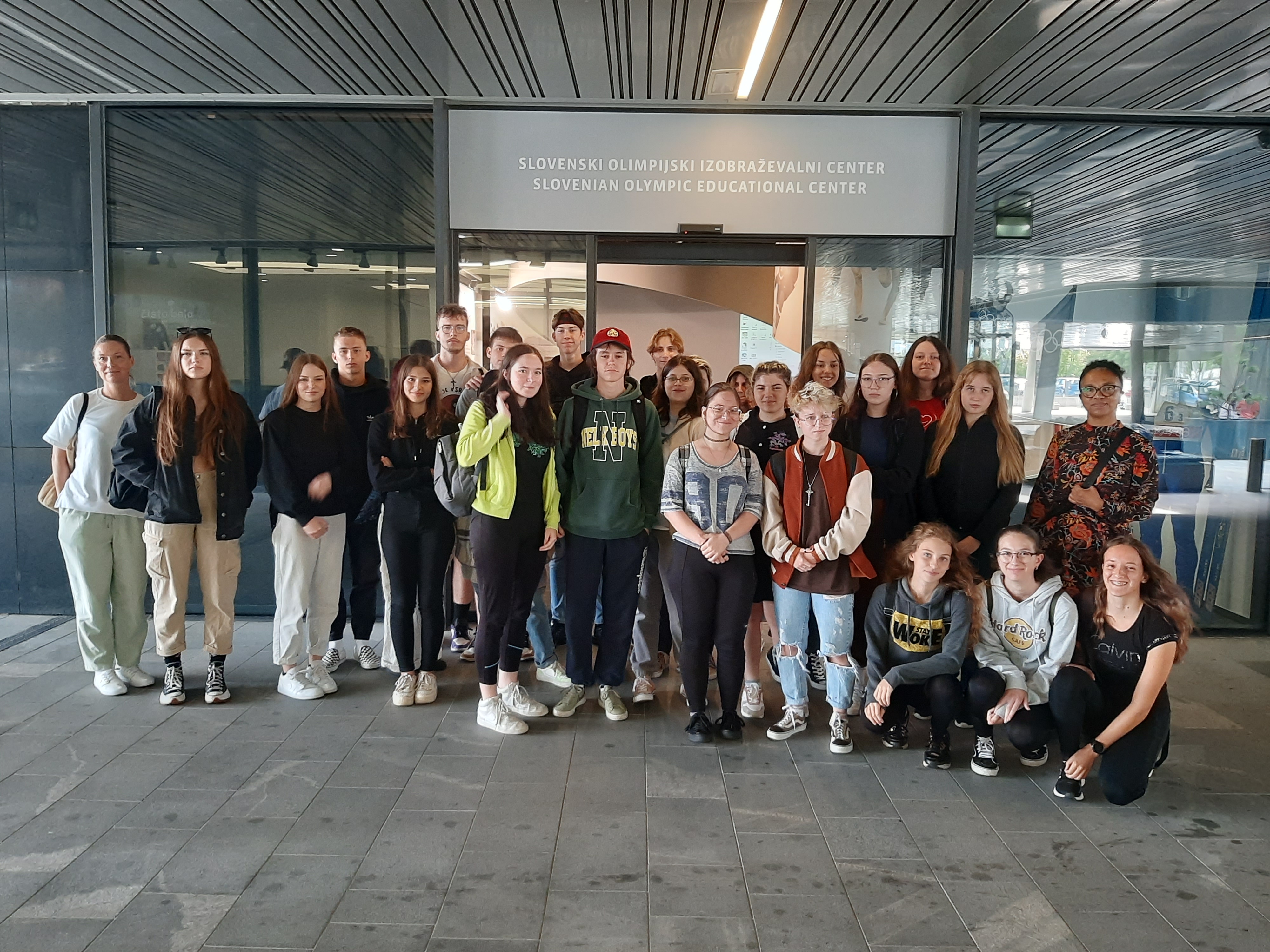 Obisk zmagovalcev natečaja Plakat olimpijskih in paralimpijskih iger Peking 2022