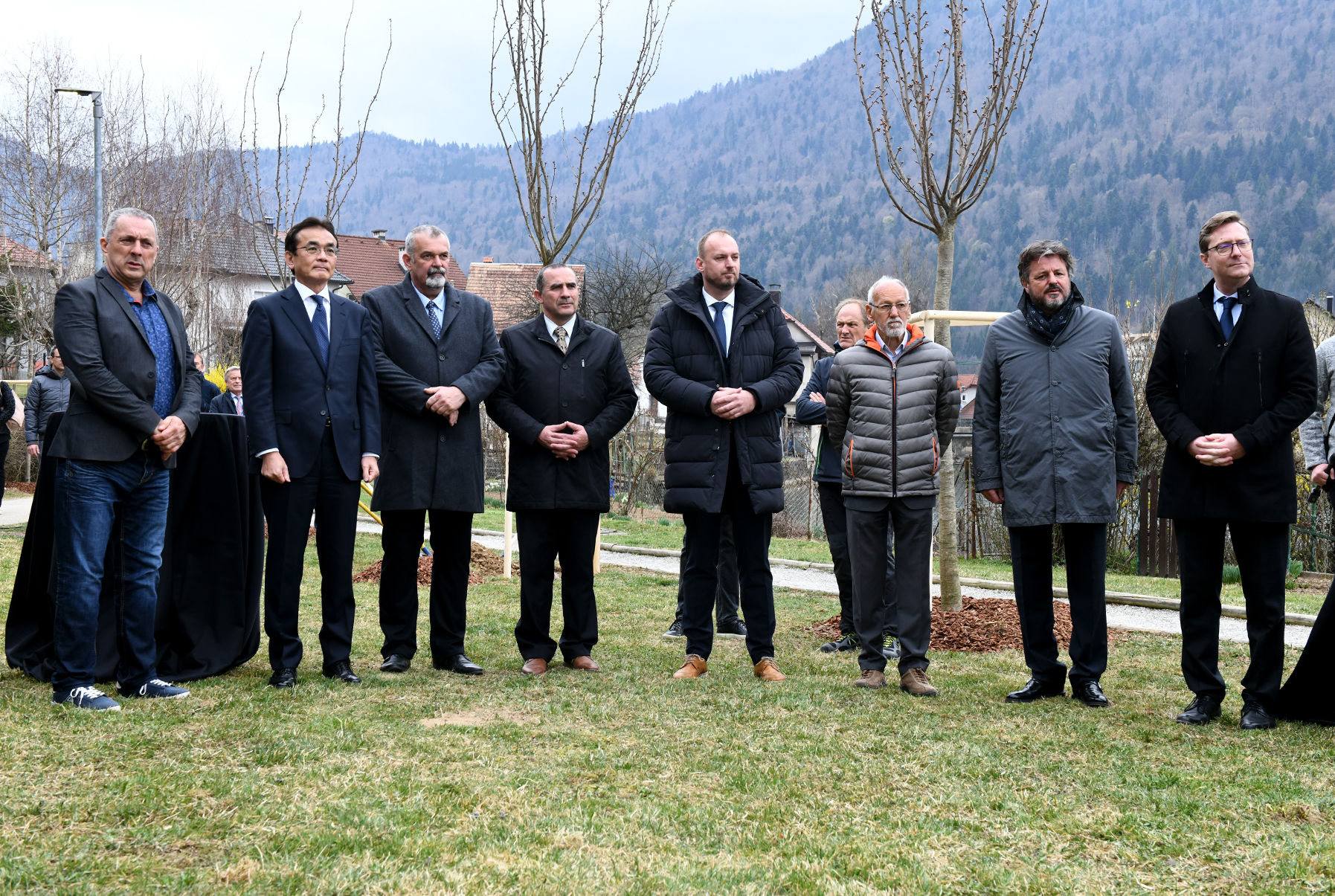 Na dimnikarski poti odprli Sakura park - drevored japonskih češenj