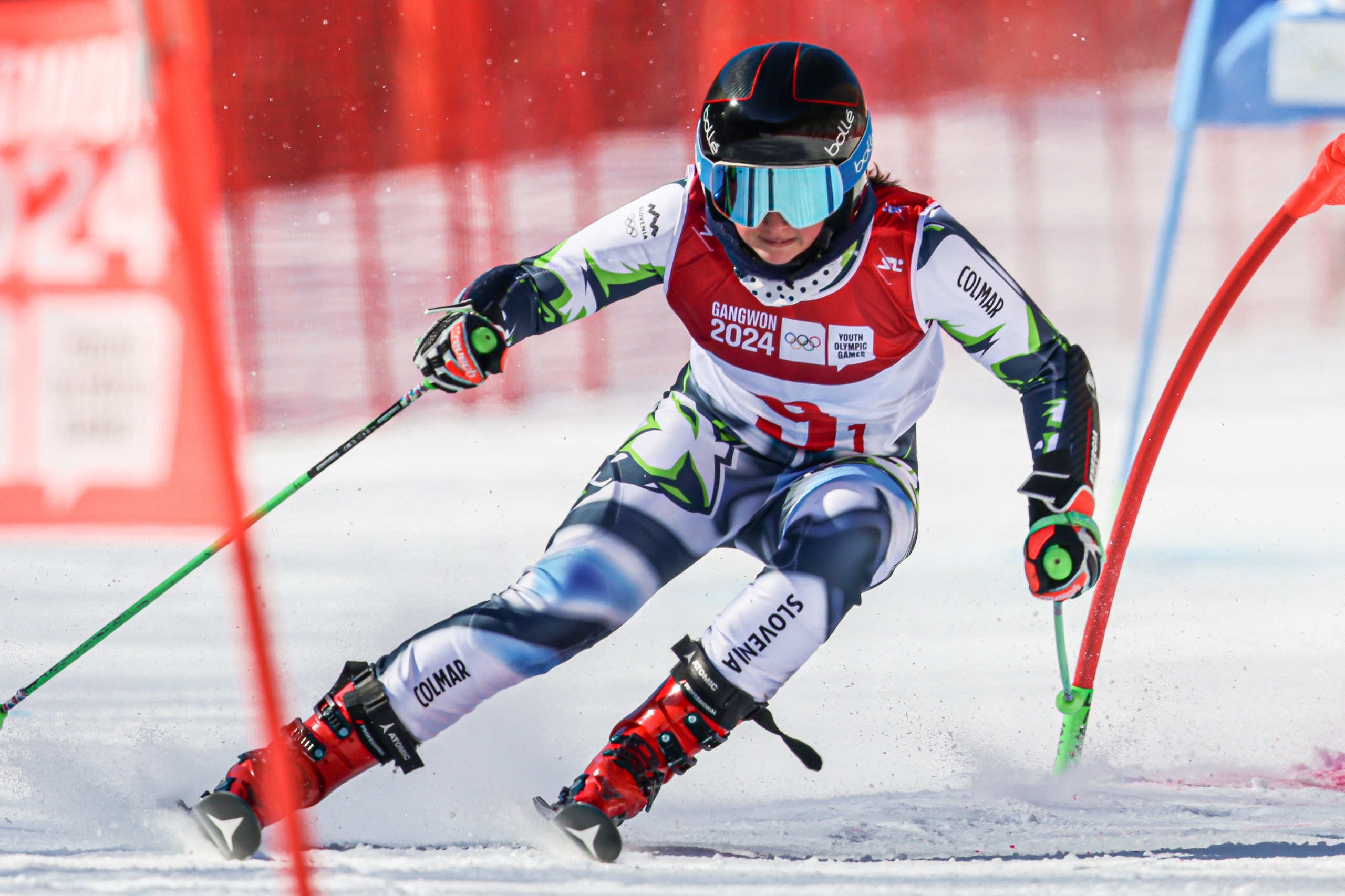 Zadnji tekmovalni dan naših mladih smučarjev in smučark