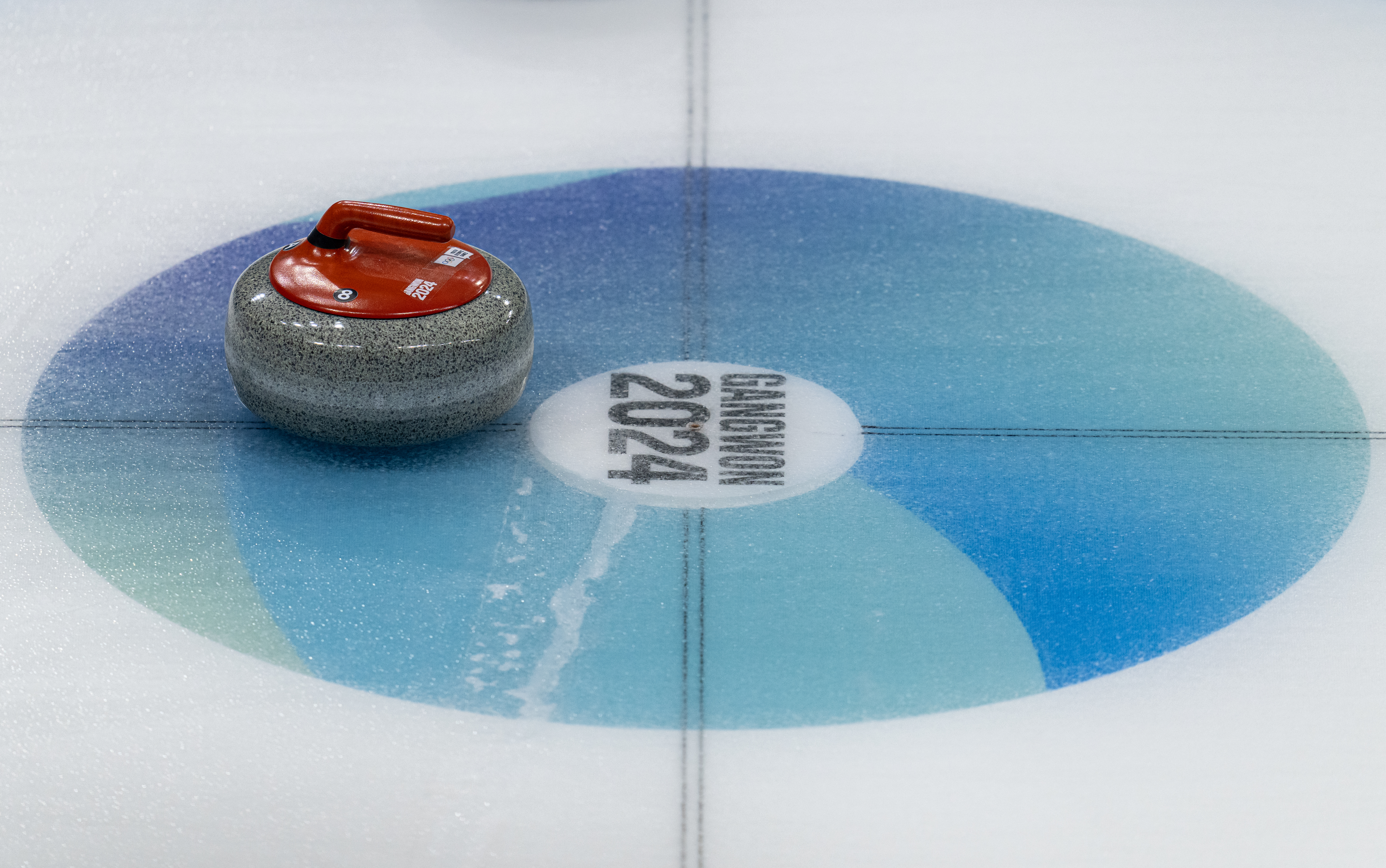 Nastopi smučarskih tekačev in curlingašev