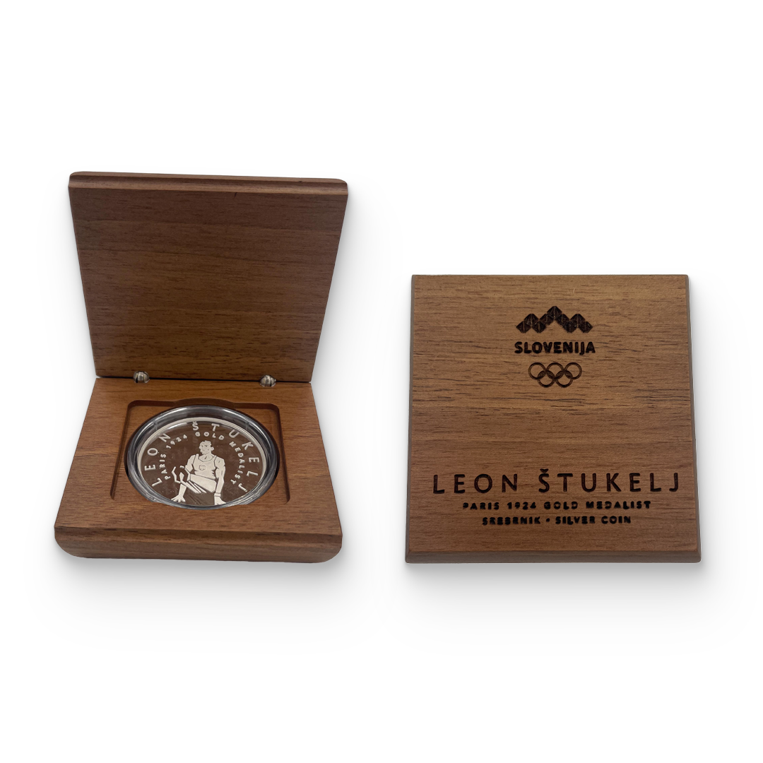 Nov unikatni srebrnik s podobo Leona Štuklja za protokolarne namene OKS-ZŠZ in Slovenske hiše na POI Pariz 2024