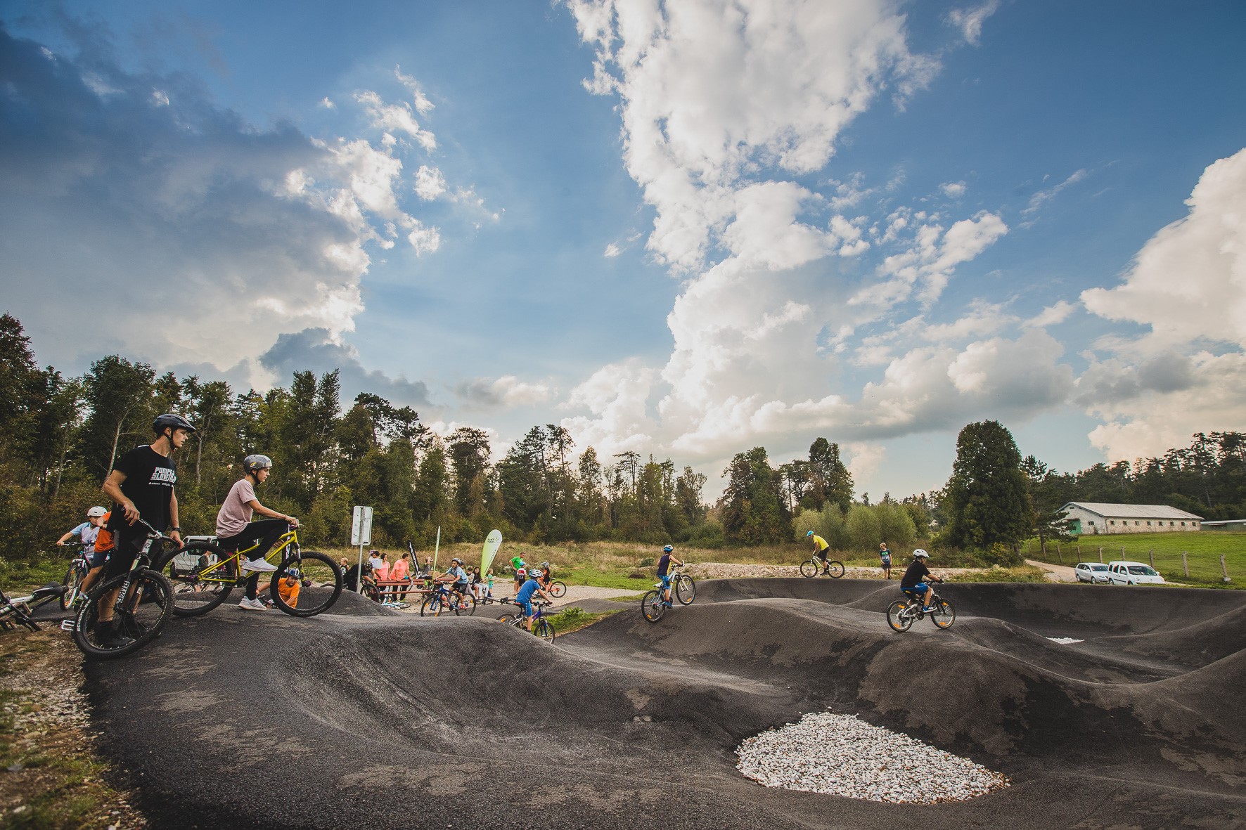 Prvi trajnostni grbinasti poligoni iz žlindre v Sloveniji