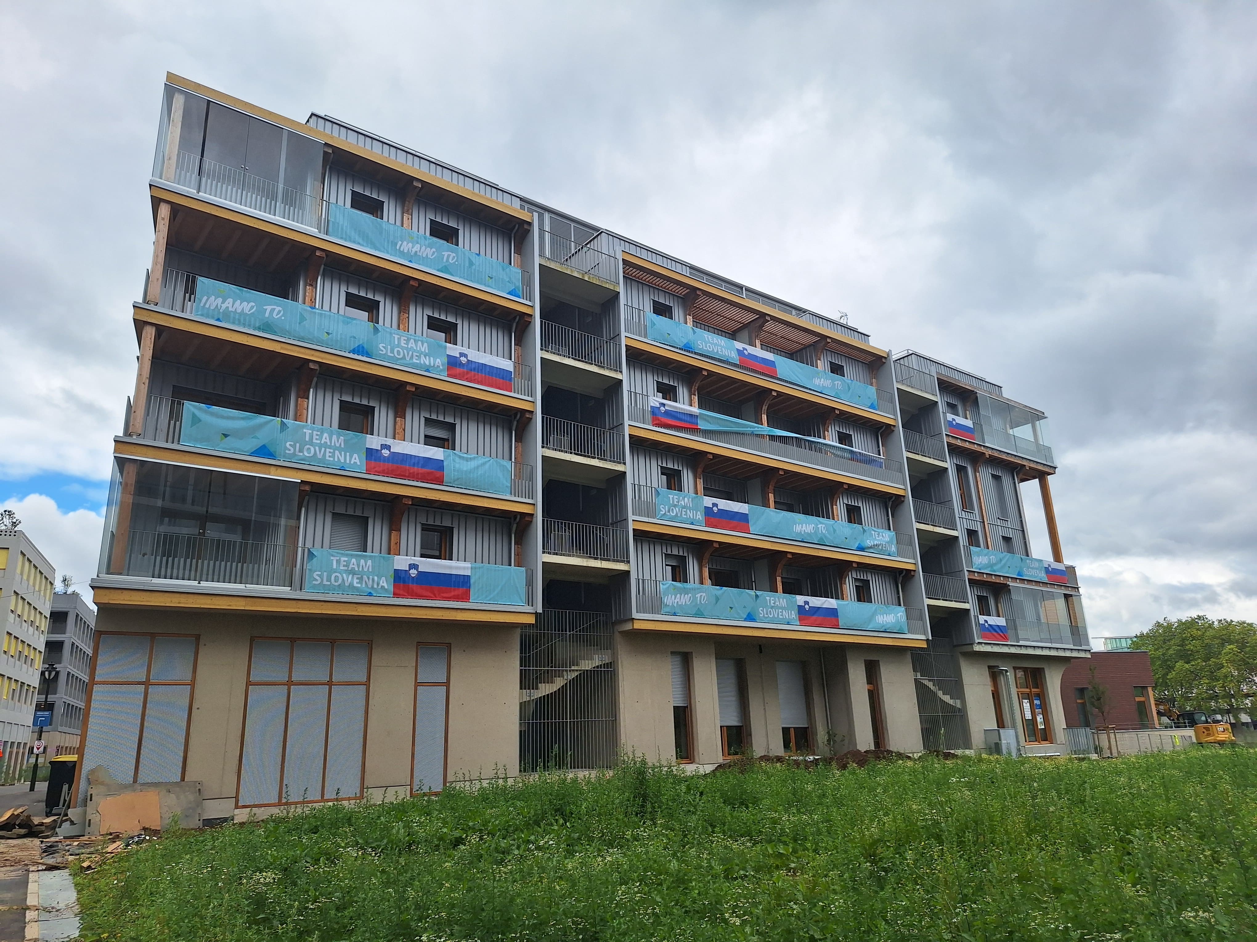 Olimpijska vas uradno odprta