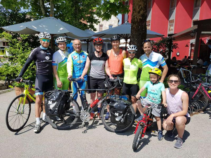 Neverjetno potovanje 3 deklet: iz Švice do Nove Zelandije s kolesom in pridihom olimpizma