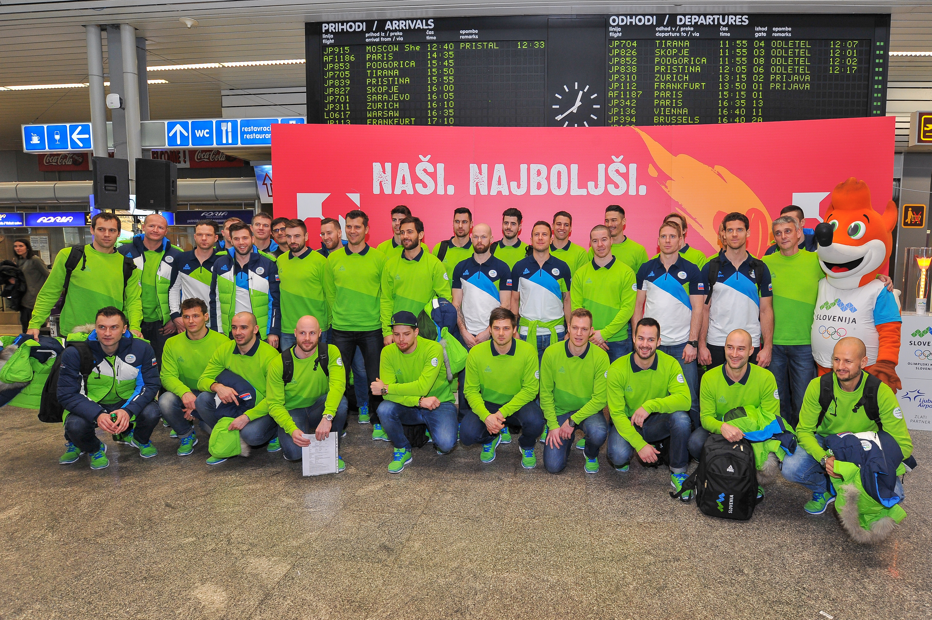 V Južno Korejo prispeli slovenski hokejisti in smučarka Meta Hrovat