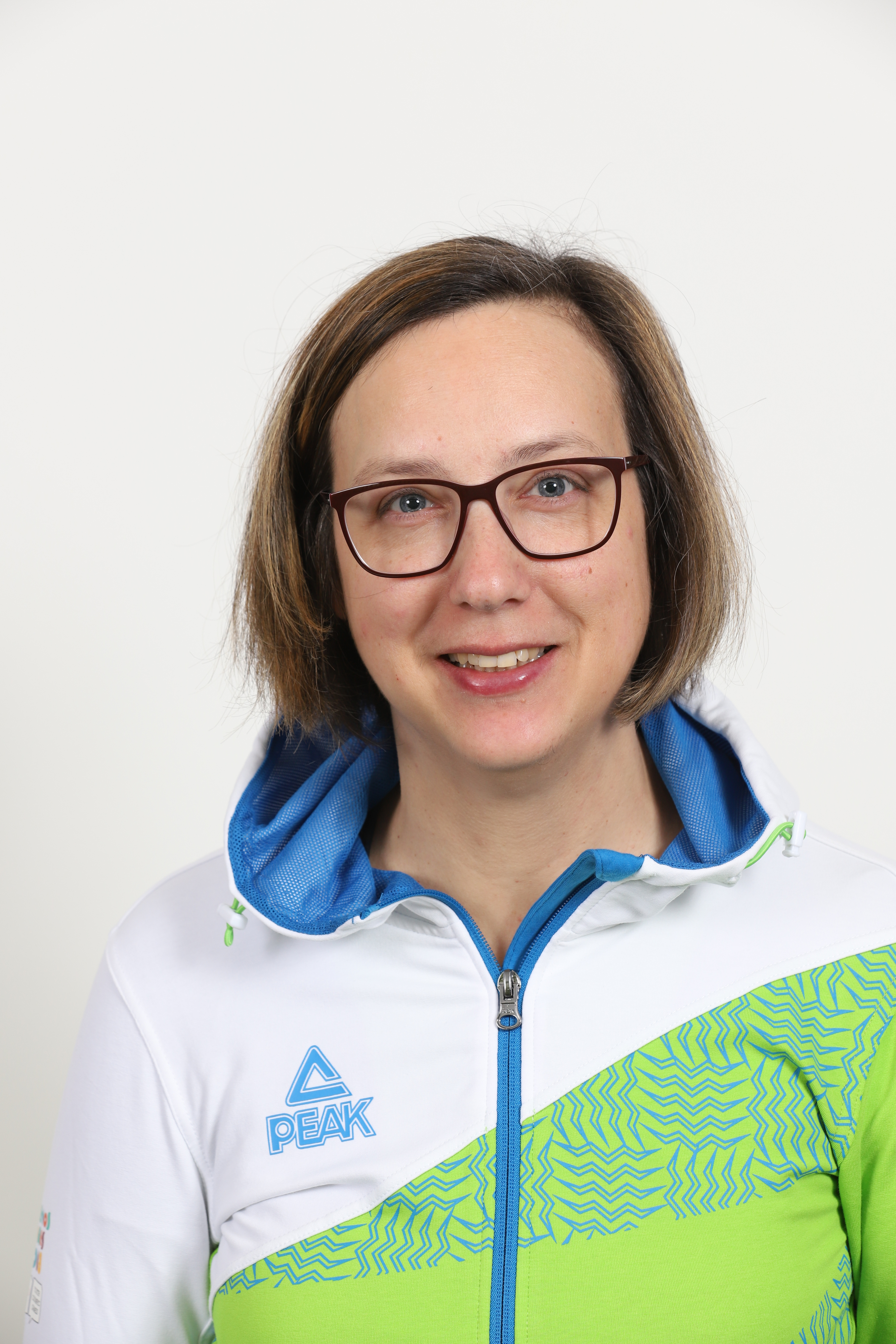 mag. Bojana Okorn Počivavšek - Strokovna delavka za sodelovanje z javnimi institucijami in članstvom