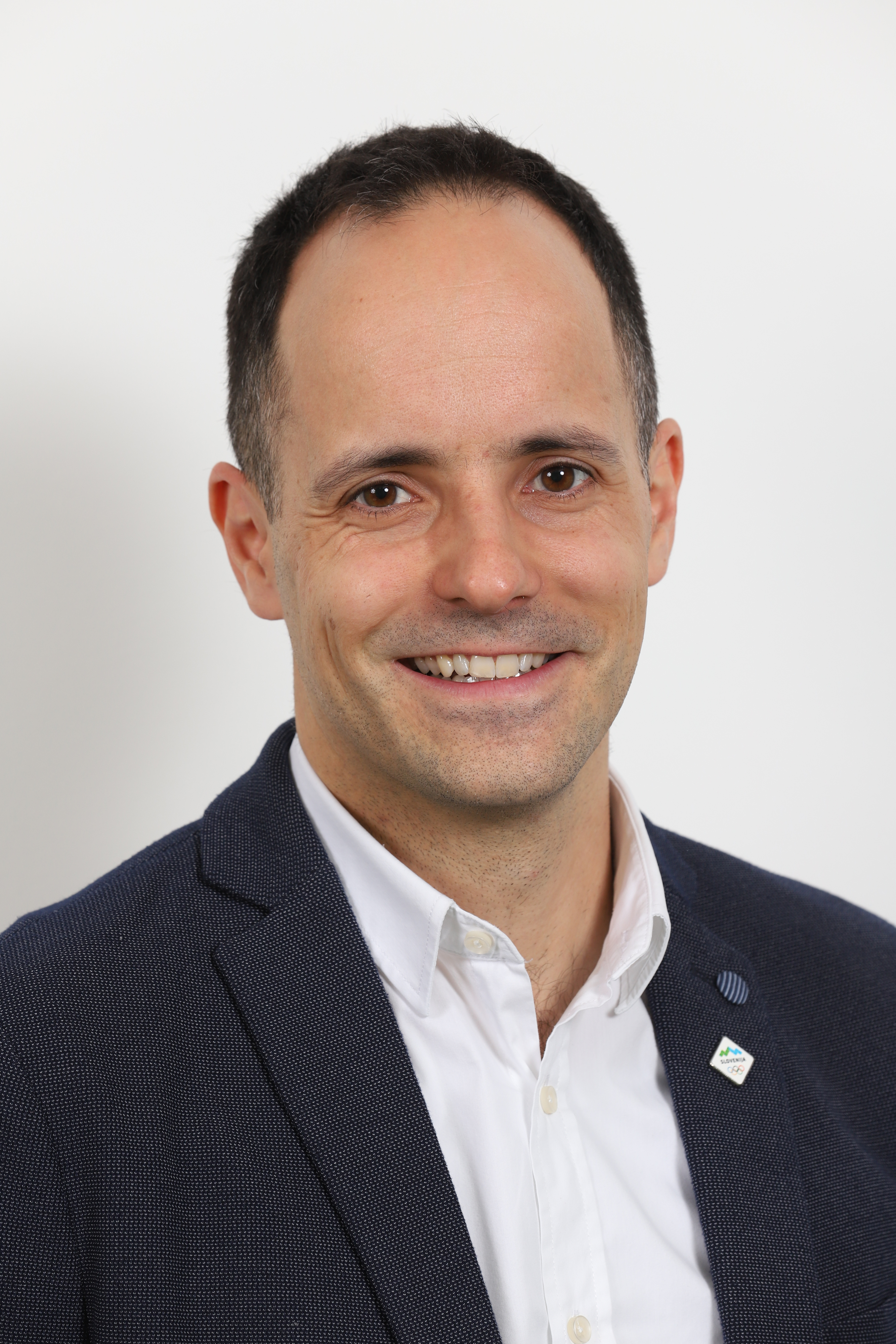 Matic Švab, mag. - Direktor sektorja za marketing in finance OKS-ZŠZ oz. Poslovni direktor OKS-ZŠZ