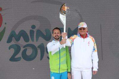 Prihod bakle in drugo srečanje