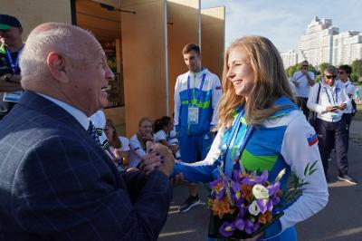 Kolajne in zlata dekleta