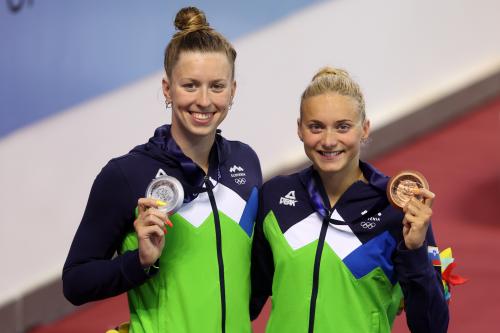 plavanje-janja in neža-100mprosto