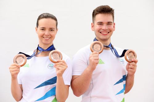 živa in luka-kolajni